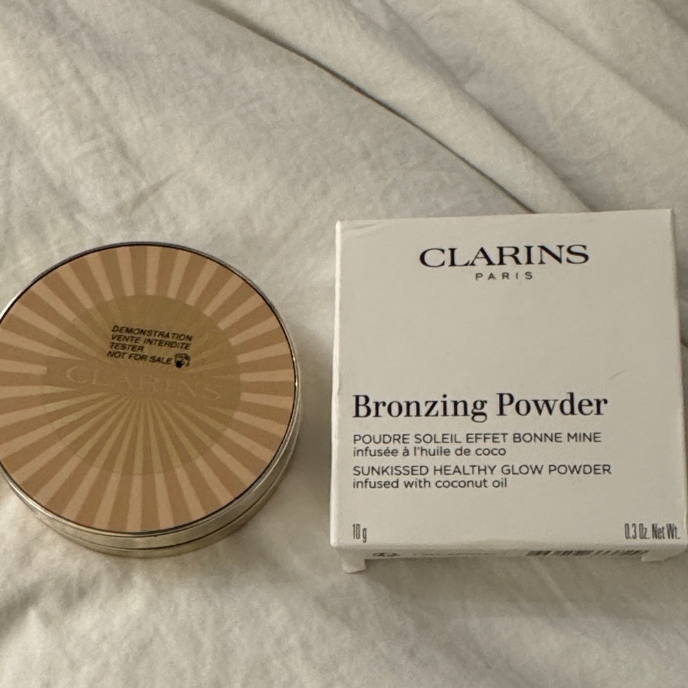 Clarins Sunkissed Bronzing Powder in Tan Compact